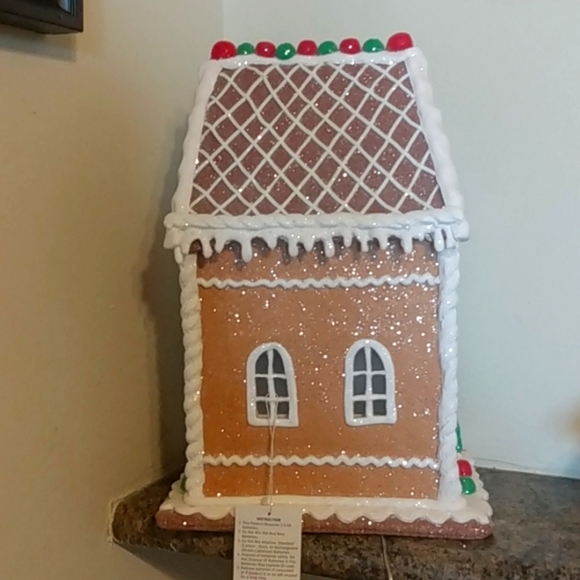 Large Lighted Gingerbread House - Picture 5 of 6